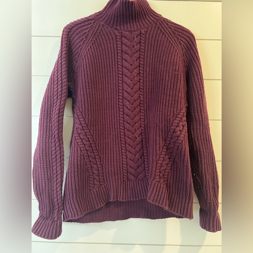 Women’s Lululemon purple Sweater. Size 8.